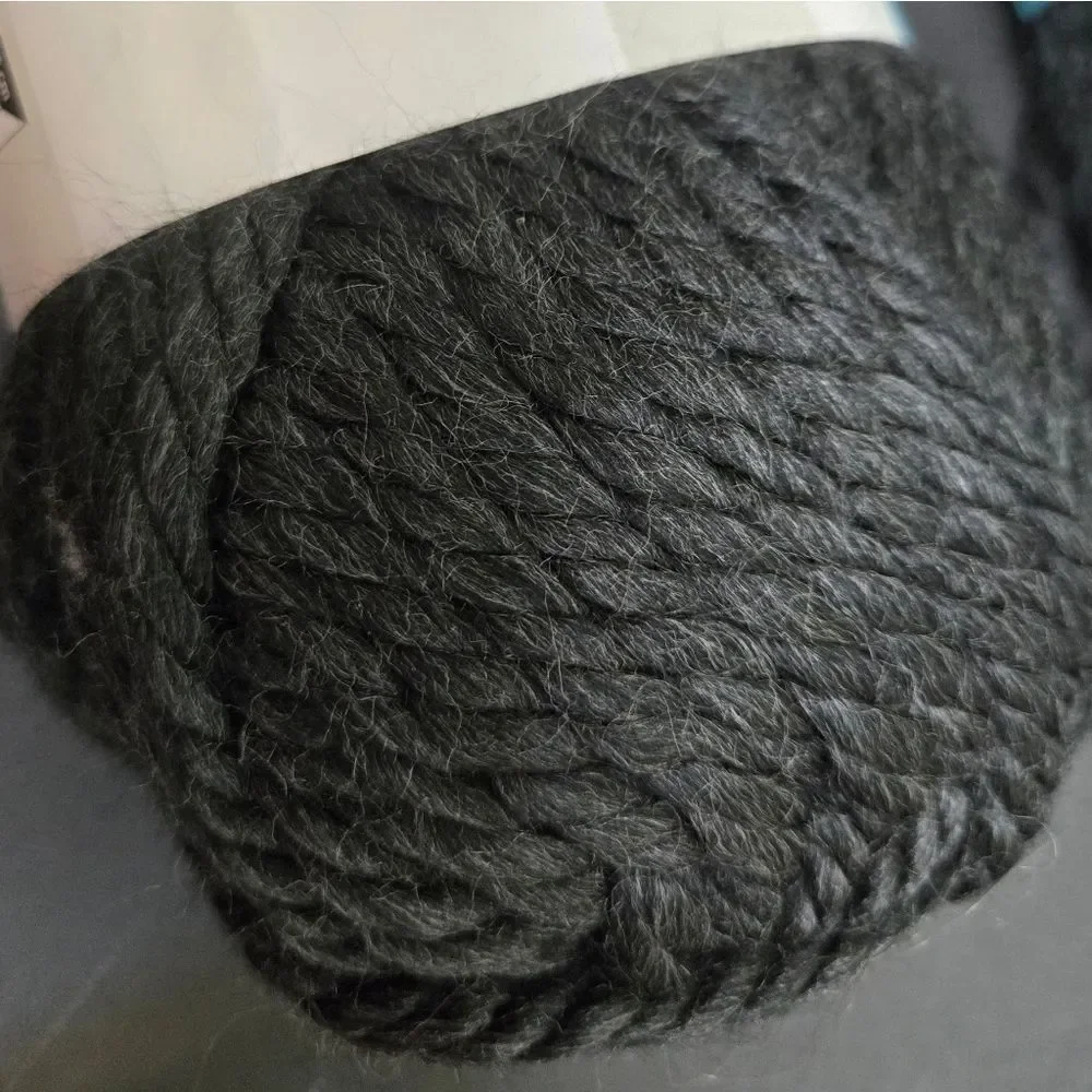 🎄🛍❤️ NIP 3 SKEIINS BERNAT MEGA BULKY BLACK YARN, 7 OZ EA